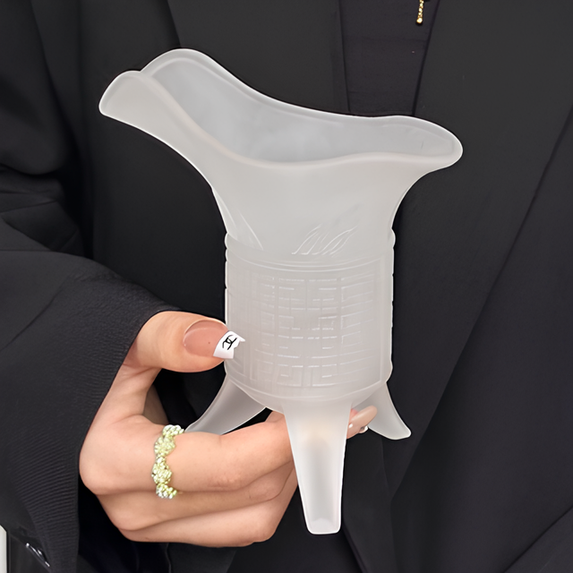 Frosted Sauce Pourer
